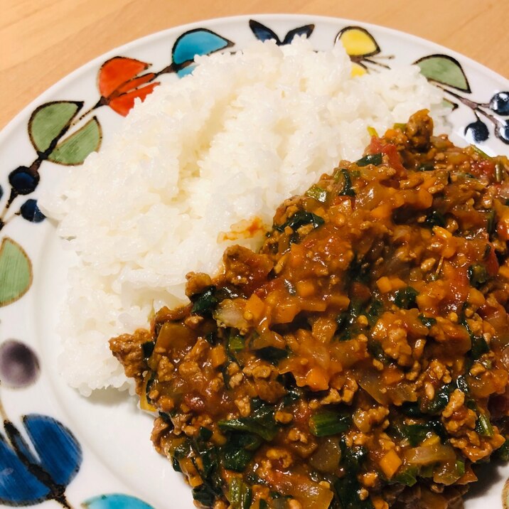 ほうれん草とトマトのキーマカレー